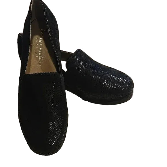 Bettye Muller Black Leather Loafers Classic low Wedges Women's Size 6.50