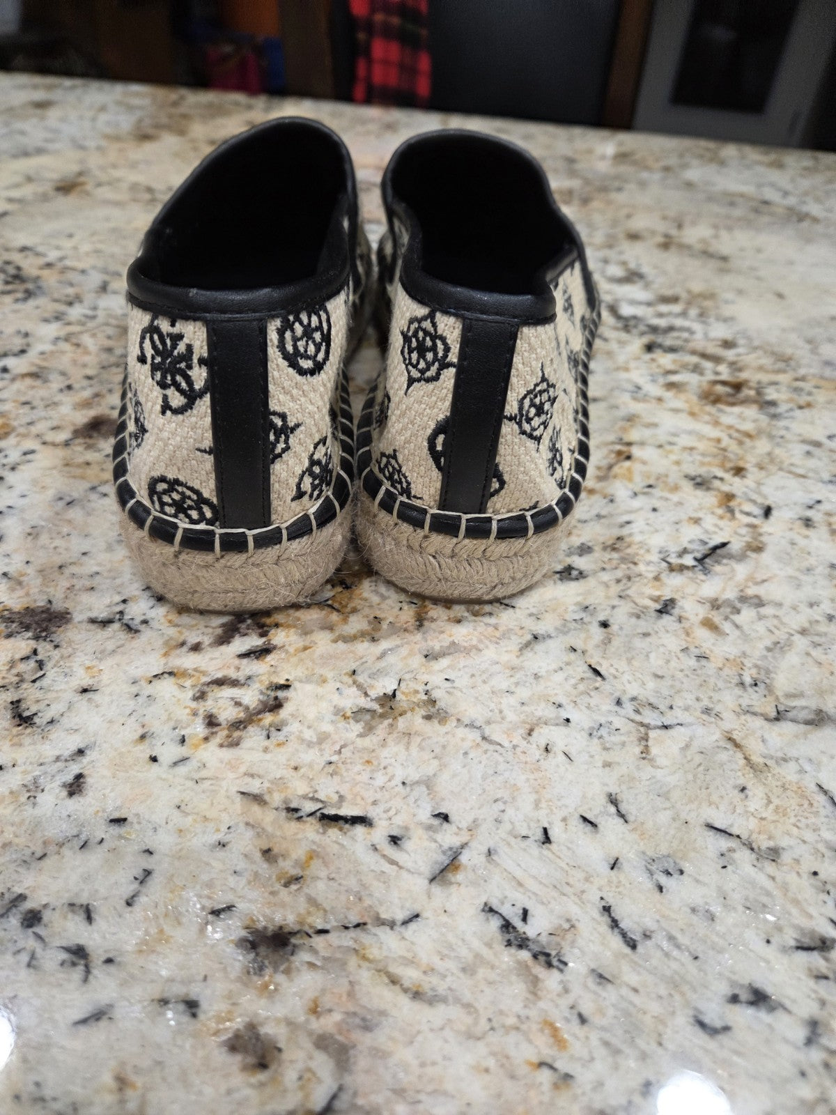 GUESS Joelya Espadrille Slip-ons Women's Size 10 NWOB5