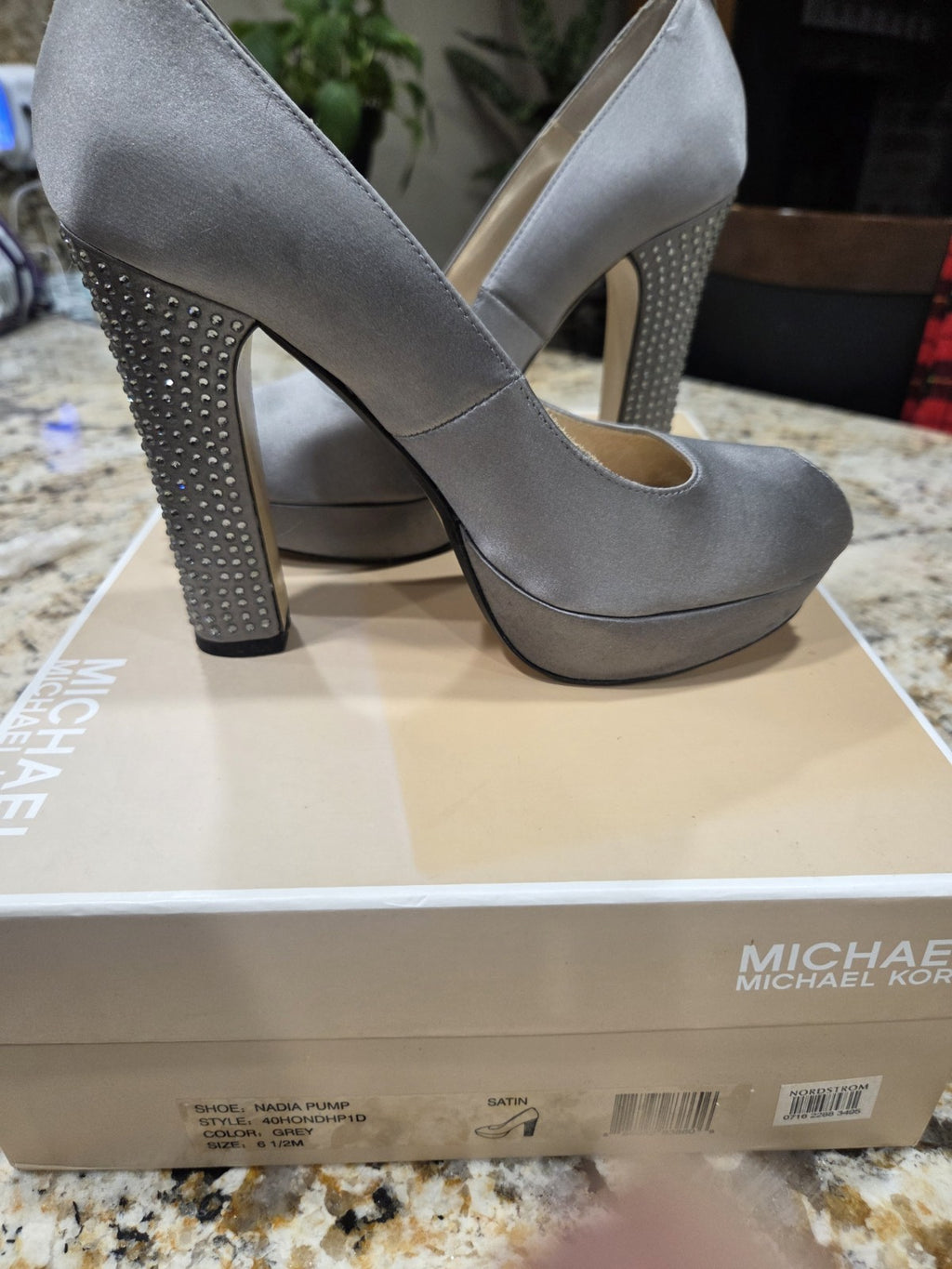 Michael Kors Nadia Party Silver Glitter Platform Pumps Size 8.50
