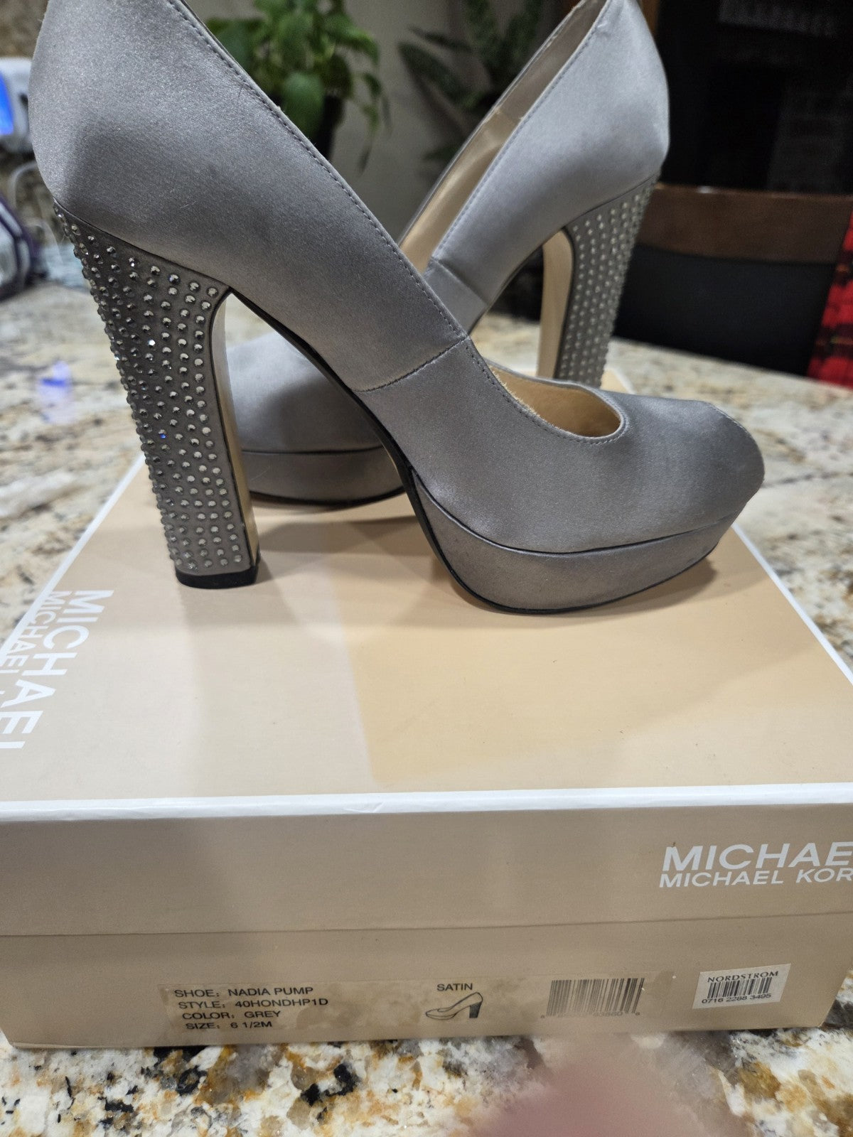 Michael Kors Nadia Party Silver Glitter Platform Pumps Size 8.50