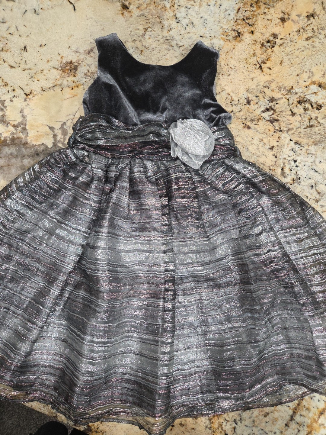 Girls Sweet Heart Rose Silver Gray Glitter Sz 5 With Tie Back Poly/spandex Dress0