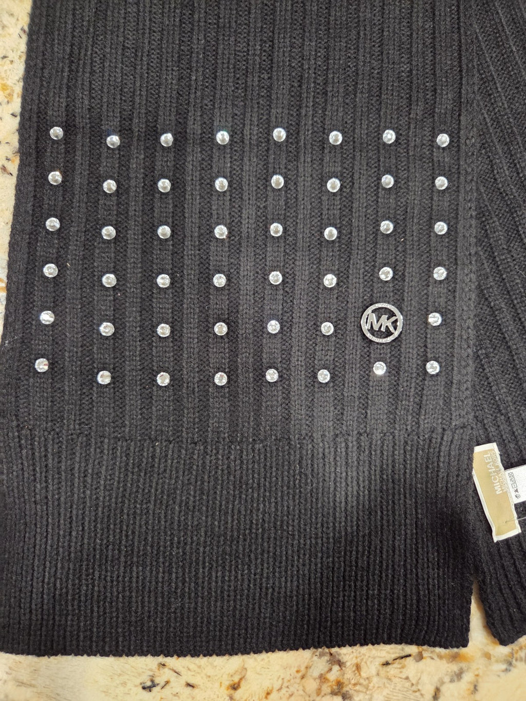 NWT Michael Kors Ribbed Knit Scarf With Silver Logo & Embellishments1